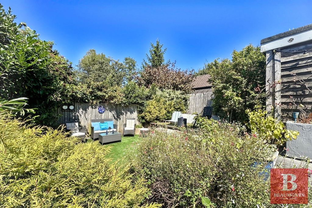 Larkfield Way